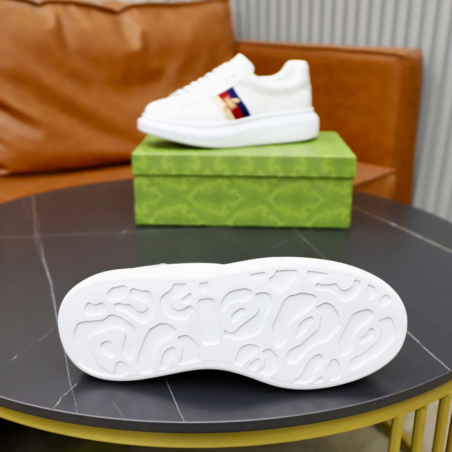 Ex-factory price: 540💰💰🙅‍♂️🙅‍♂️🙅‍♂️ Brand: GUCCI Standard code: 38-44 (45 customized) Grade: Same as the official website Material: Cowhide stitching Comfortable and breathable sheepskin lining Lightweight and wear-resistant sports outsole Style category: Men's fashionable casual shoes Running sports shoes Distinguished luxury brand elements Top luxury color: actual picture color